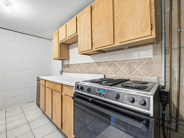 3033 Jamestown Dr — Photo 36