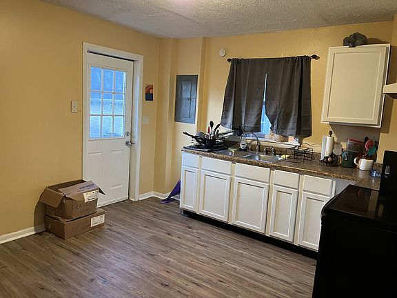 5th image of 200 W Chestnut St