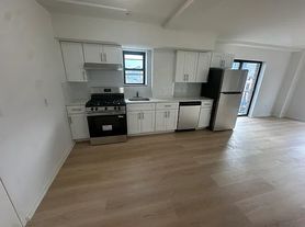 27-35 21st St, Astoria, NY