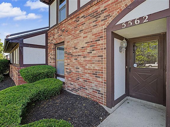 3rd image of 5562 Cobblegate Dr