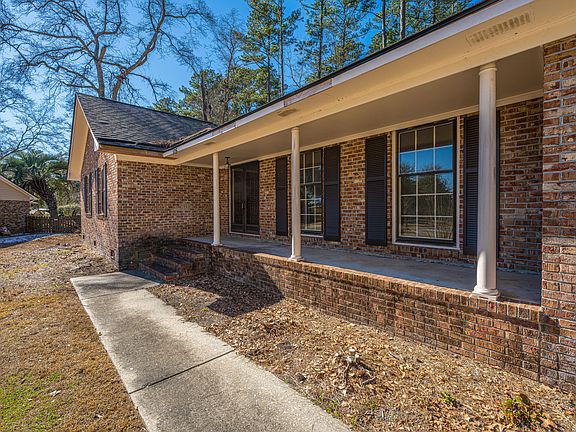 2nd image of 105 Chalcott Pl