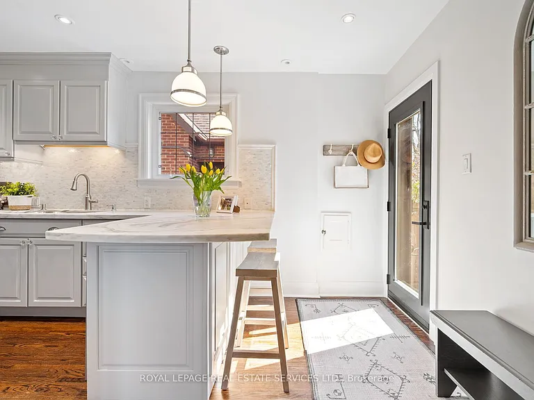 60 Thompson Ave — Photo 16