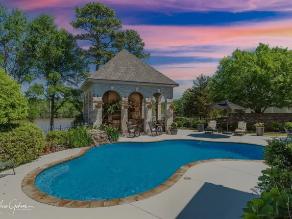 1022 Waters Edge Cir, Shreveport, LA 71106