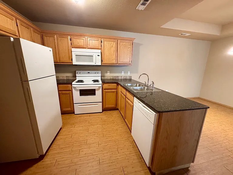 1214 Hanson Cir #1214 — Photo 5