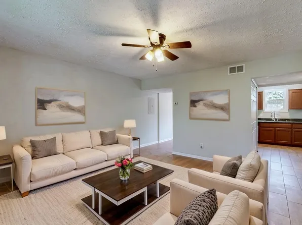 208 Oak Grove Dr, Nashville, TN 37217