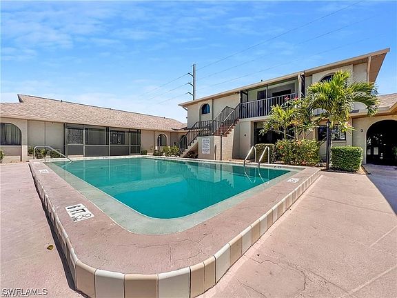 3rd image of 610 SW 47th Ter APT 7