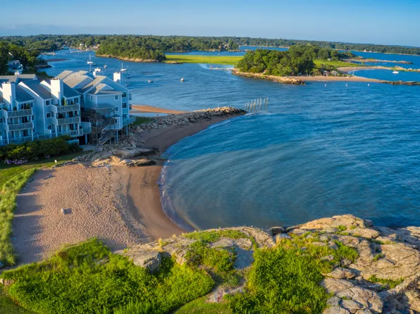 2 Mansfield Grove Road APT 260, East Haven, CT 06512