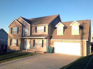 466 Overlook Dr, Hurricane, WV 25526