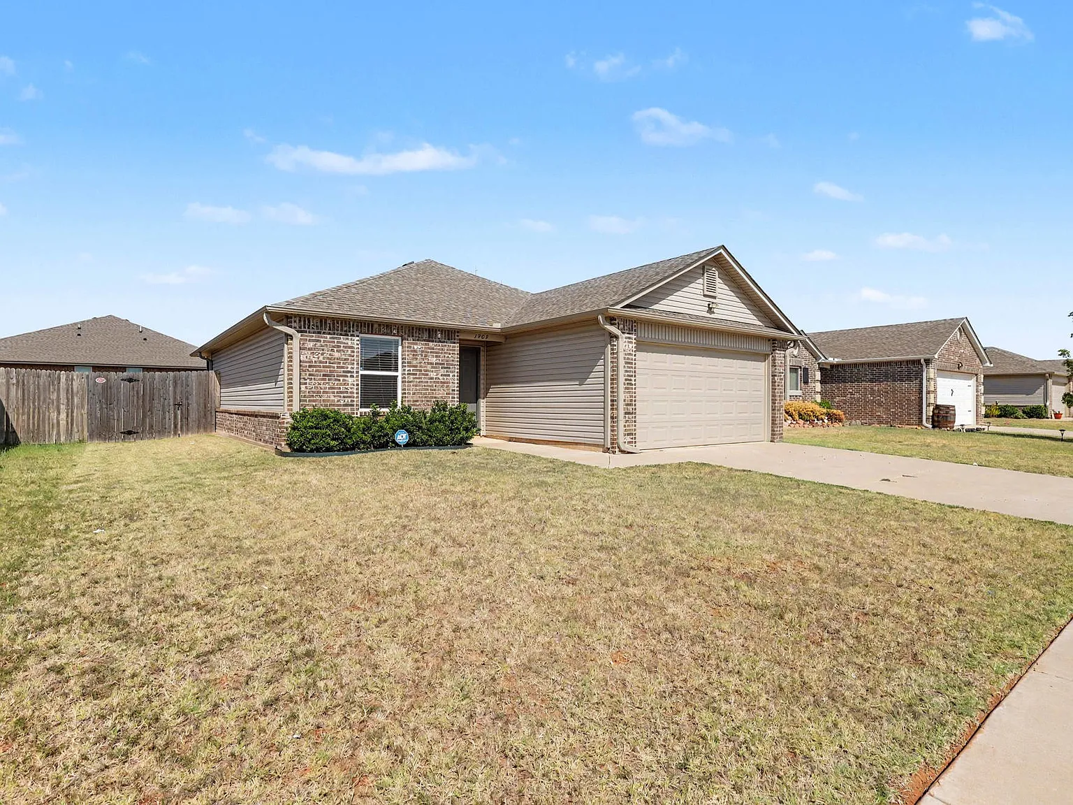 3 bed, 1223 sqft, $1,495 — Photo 2