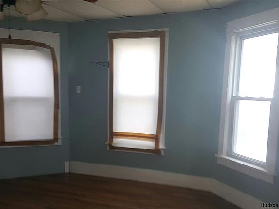 5th image of 70 Gladstone Ave