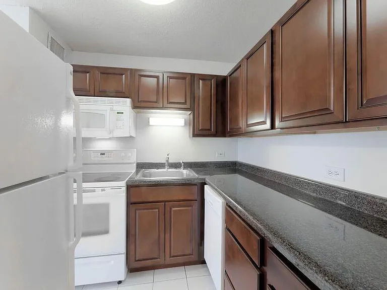 65 East Scott — Photo 2