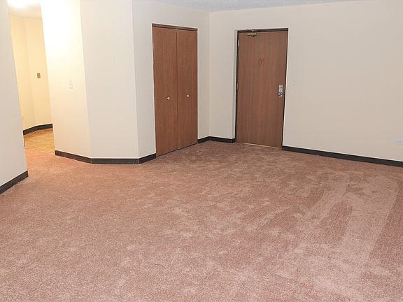 3rd image of 1700 Wedgewood Dr APT 214