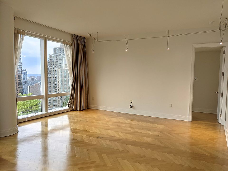 1st image of 25 Columbus Cir #54E