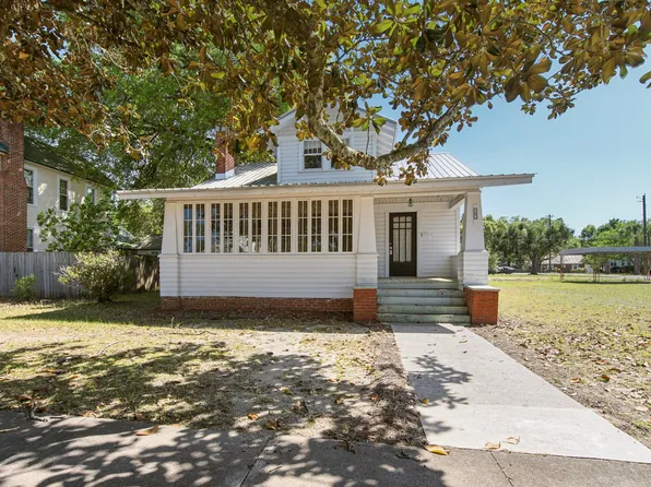 82 Live Oak Ave, Defuniak Springs, FL 32435