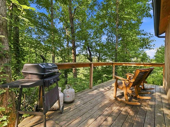 5th image of 3 Forest Ln #4005