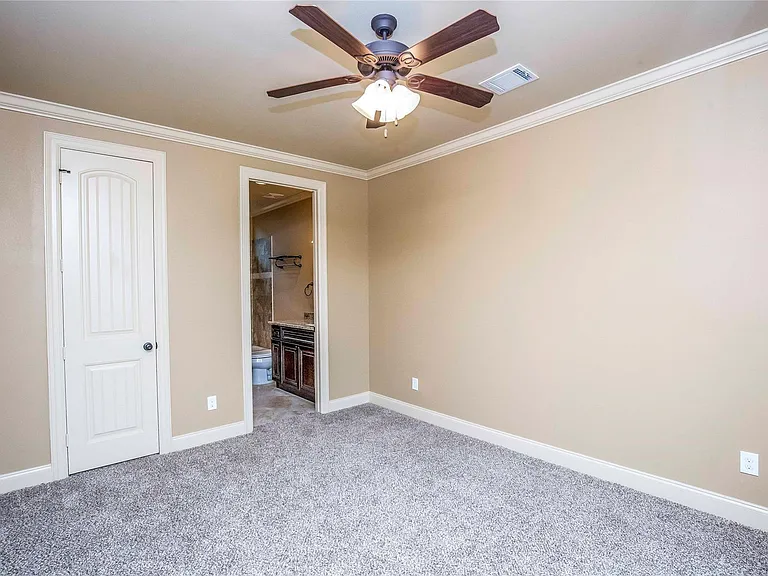 1516 Amundsen St — Photo 28