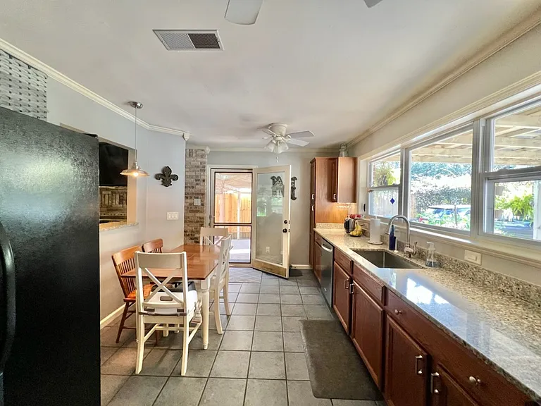 334 Plymouth Ave — Photo 38