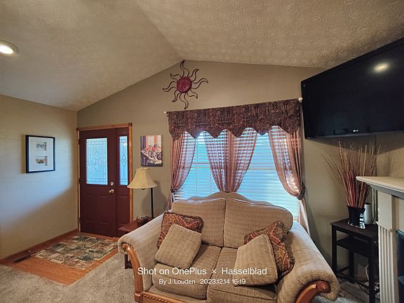 4th image of 206 S Westwood Dr