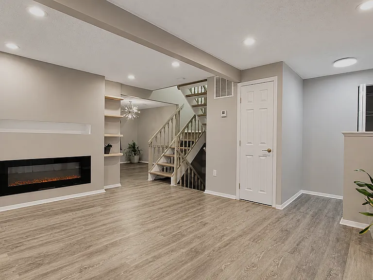 19105 Willow Spring Dr — Photo 1