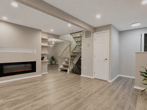 19105 Willow Spring Dr, Germantown, MD 20874