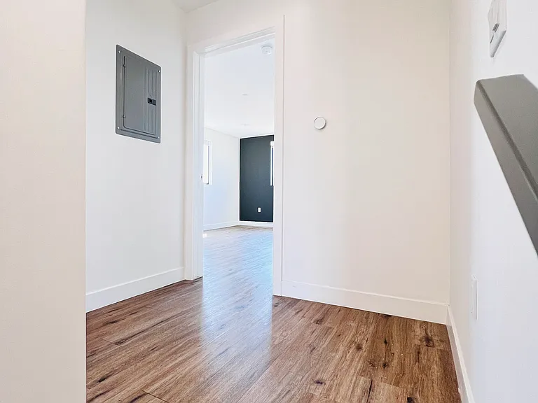 4572 Oakwood Ave — Photo 22