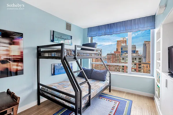 Sold by Sotheby's International Realty | media 13