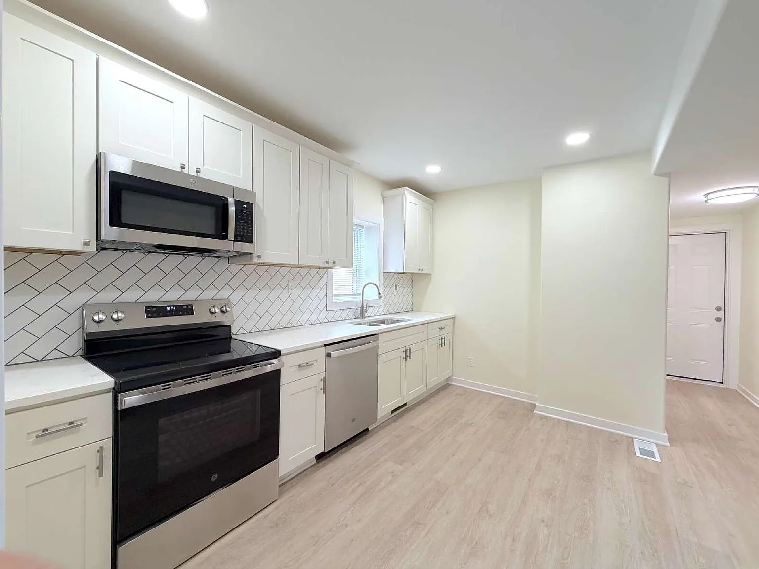 2 bed, 1.0 bath, 600 sqft, $1,285 — Photo 2