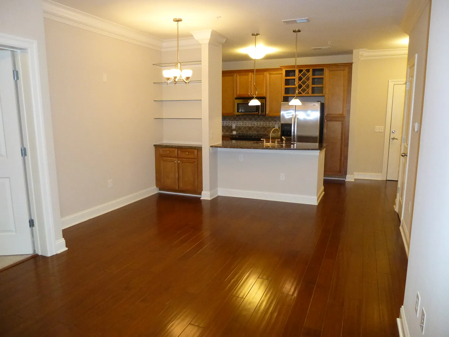2 bed, 1002 sqft, $2,000 — Photo 3