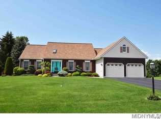 8 Heatherwood Dr, New Hartford, NY 13413