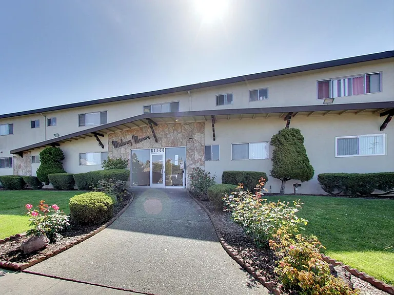 Midway Manor Apts. — Photo 16