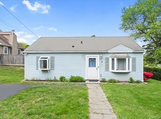 8 Cayuga Dr, Peekskill, NY 10566