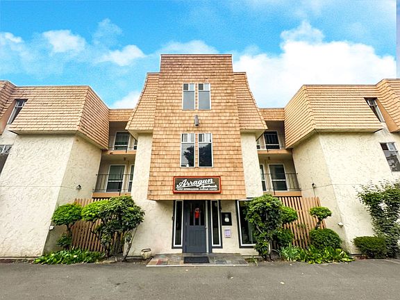 3rd image of 10757 Greenwood Ave N APT 222