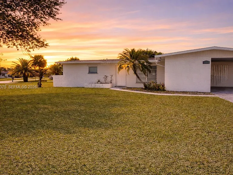 1104 E Jasmine Rd — Photo 1
