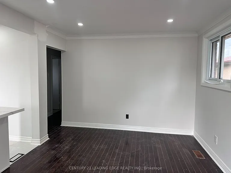 11 White Abbey Park #MAIN FL — Photo 2