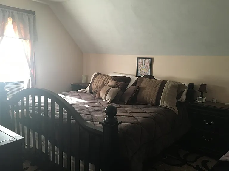Upstairs bedroom 4