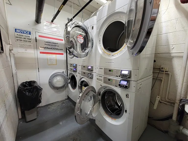 135 E 17th St #7Z — Photo 6