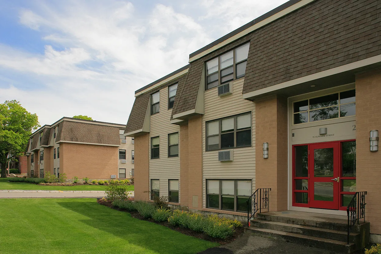 Oxford Apartments — Photo 4