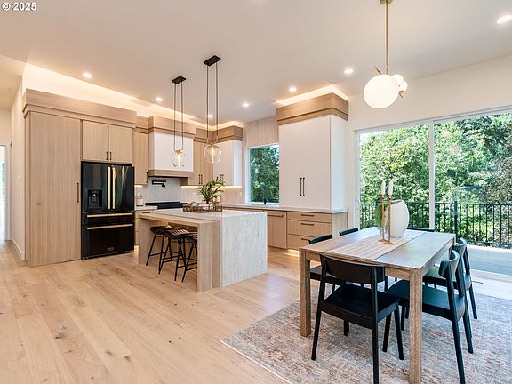 3rd image of 5685 Barefoot Ln