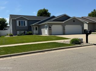 1817 8th St NE, Watertown, SD 57201