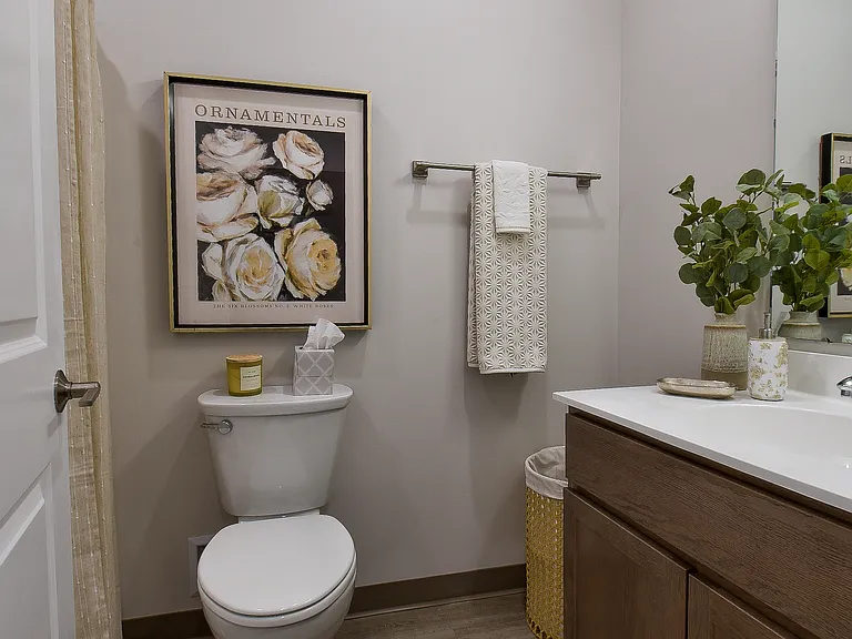 Crossroads Place Apartments — Photo 48