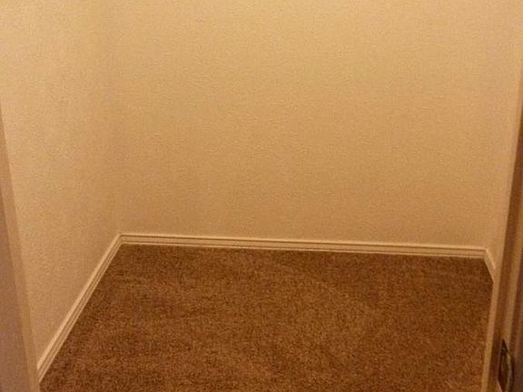 4th image of 2716 Golfing Green Dr