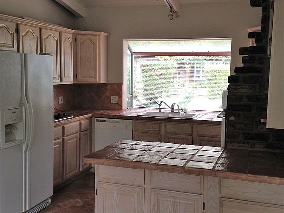 3rd image of 5110 Catalon Ave