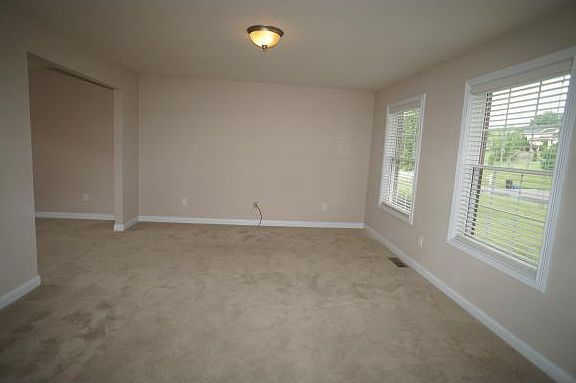 4th image of 50 Valley Dr