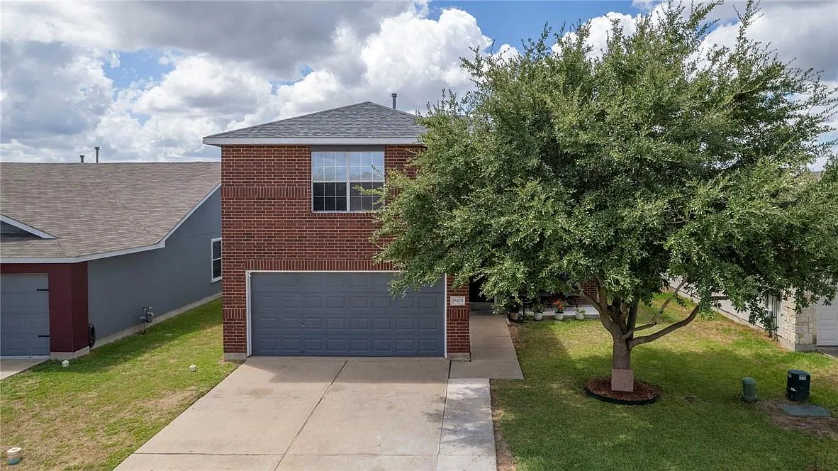 4 bed, 3.0 bath, 2420 sqft, $1,850 — Photo 2