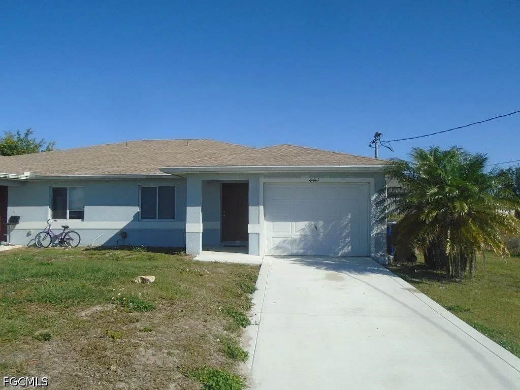 3 bed, 2.0 bath, 2316 sqft, $1,700 — Photo 1