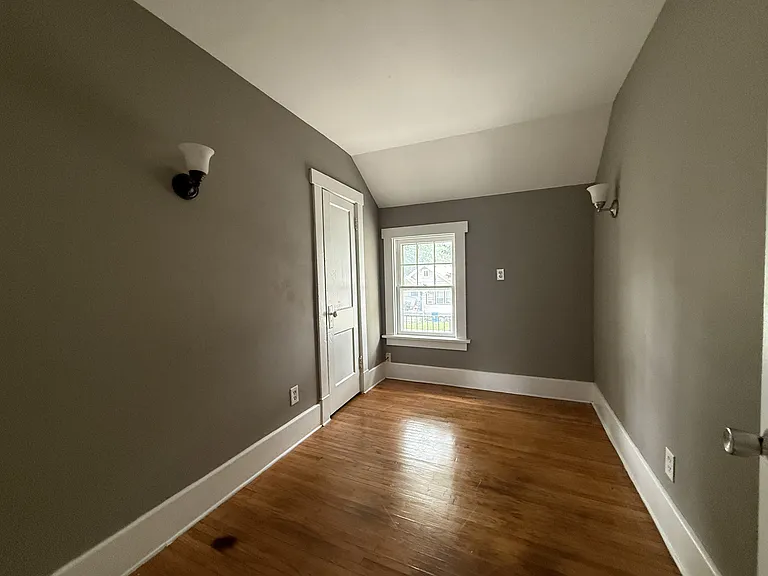 915 Woodstock Ave — Photo 14