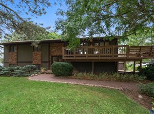 6908 E Pine Lake Dr, Sioux Falls, SD 57110