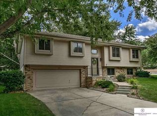 6817 S 87th St, Ralston, NE 68127