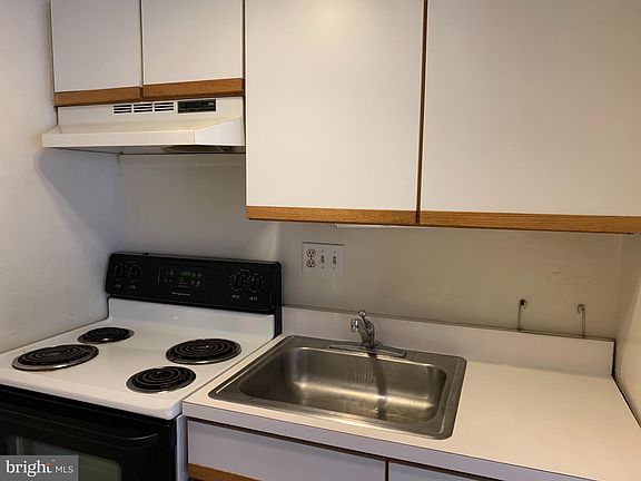 4th image of 224 W Rittenhouse Sq #30-2004