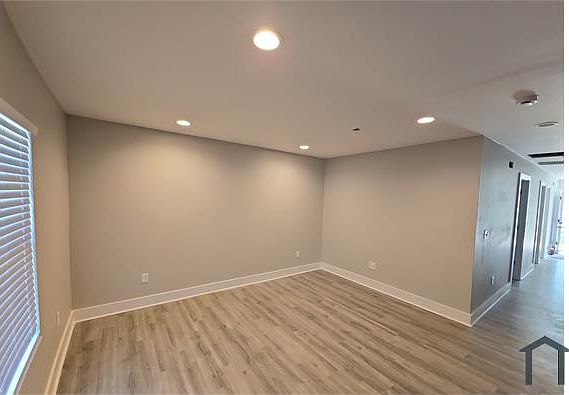 4th image of 1067 W 29th St